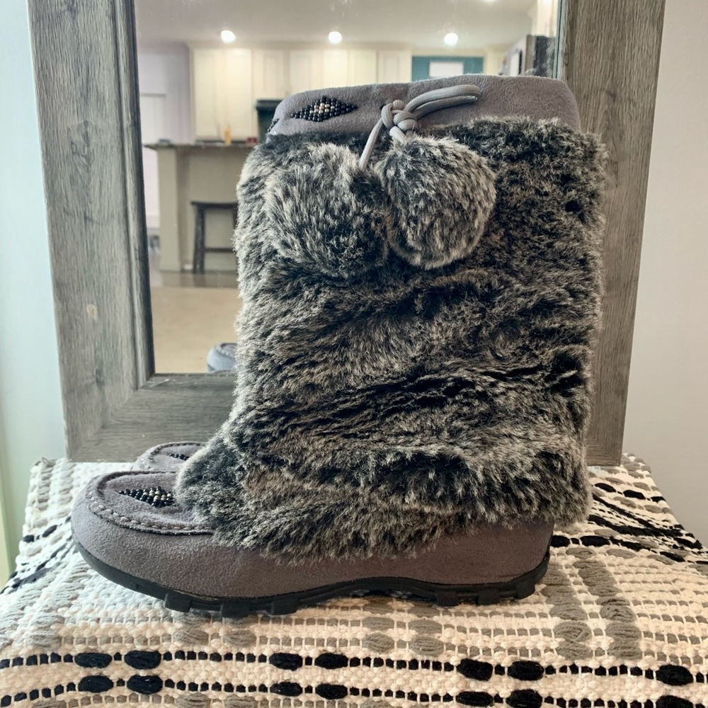 Grey mocassin boots